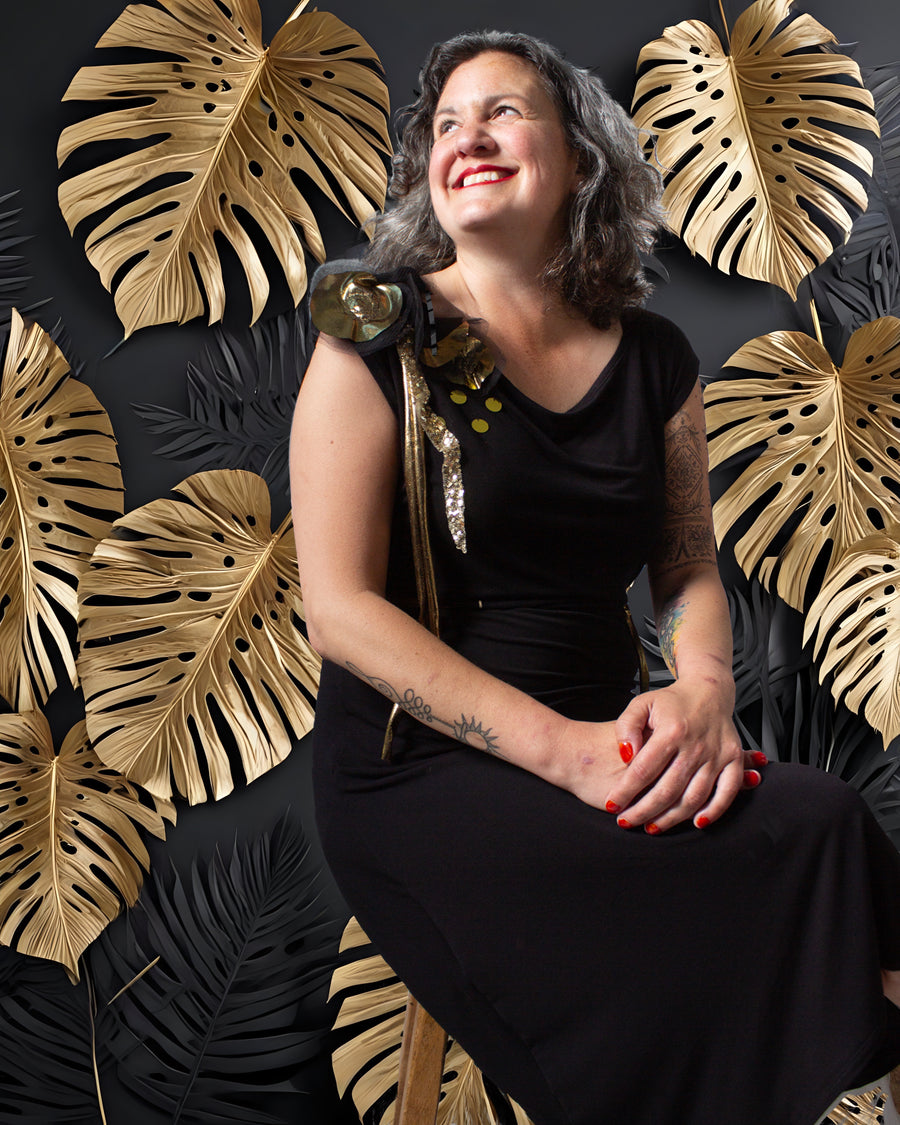 ROBE COURTE CLASSIQUE NOIRE ET OR