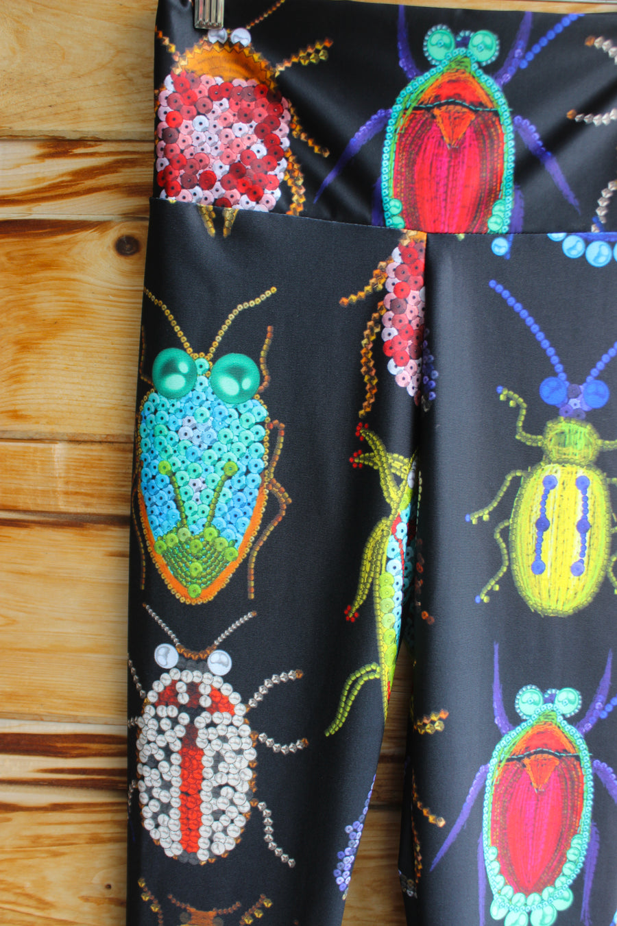 LEGGING NOIR INSECTES COLORÉS