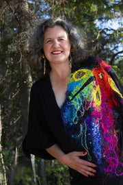 KIMONO EN BAMBOU NOIR AVEC GRANDE BRODERIE COLORÉE