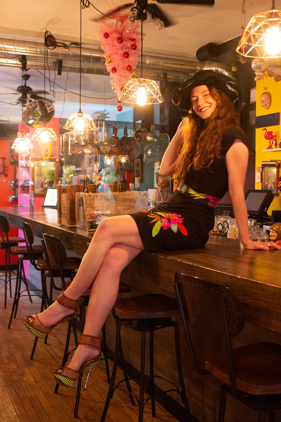 ROBE-TUNIQUE BRODÉE AUX HANCHES APPLIQUÉ FLEUR TROPICALE