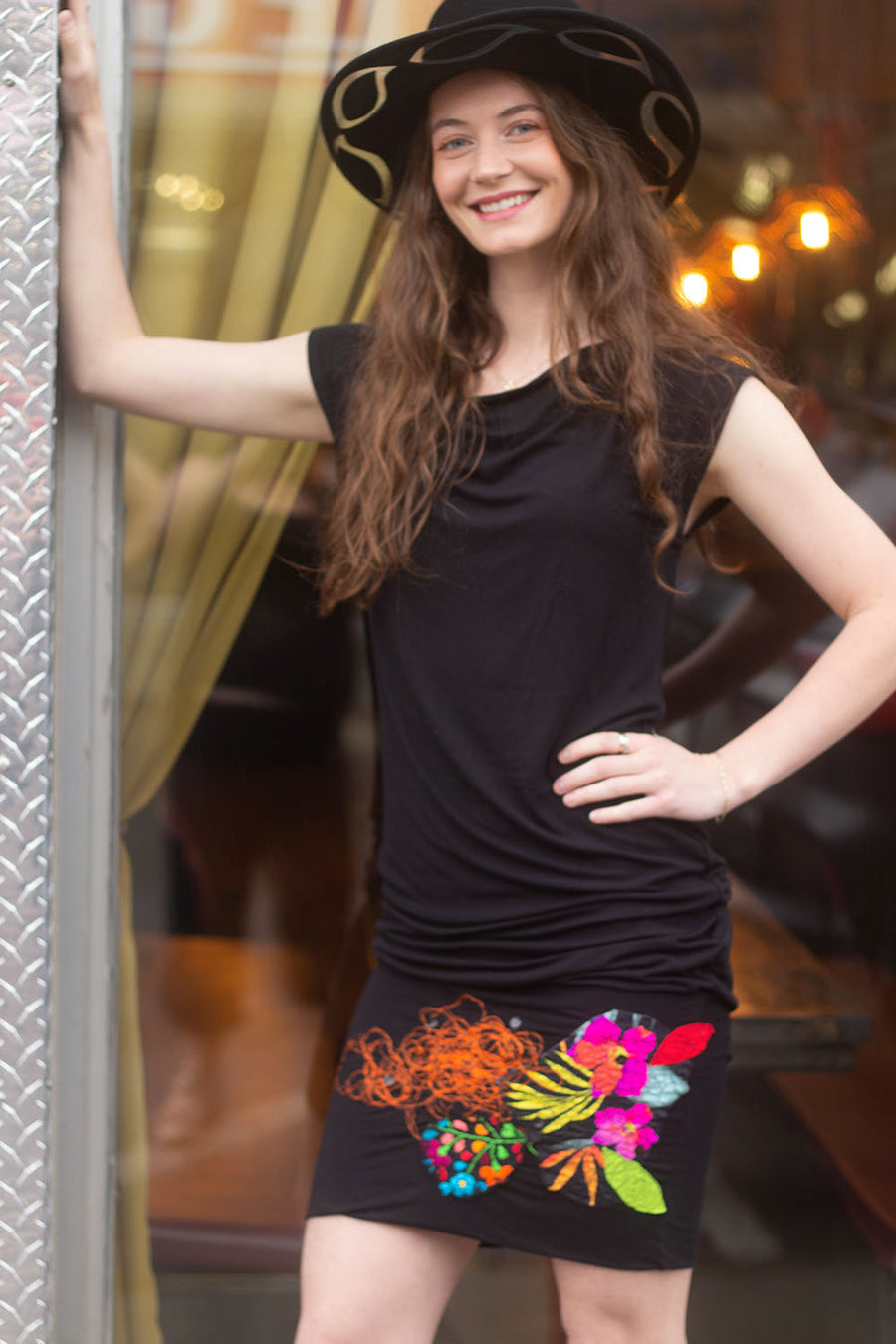 ROBE-TUNIQUE BRODÉE AUX HANCHES APPLIQUÉ FLEUR TROPICALE