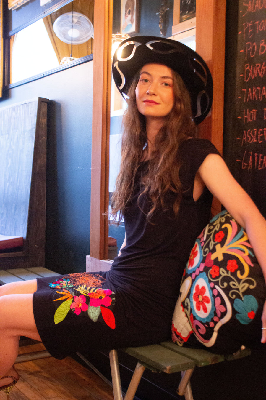 ROBE-TUNIQUE BRODÉE AUX HANCHES APPLIQUÉ FLEUR TROPICALE