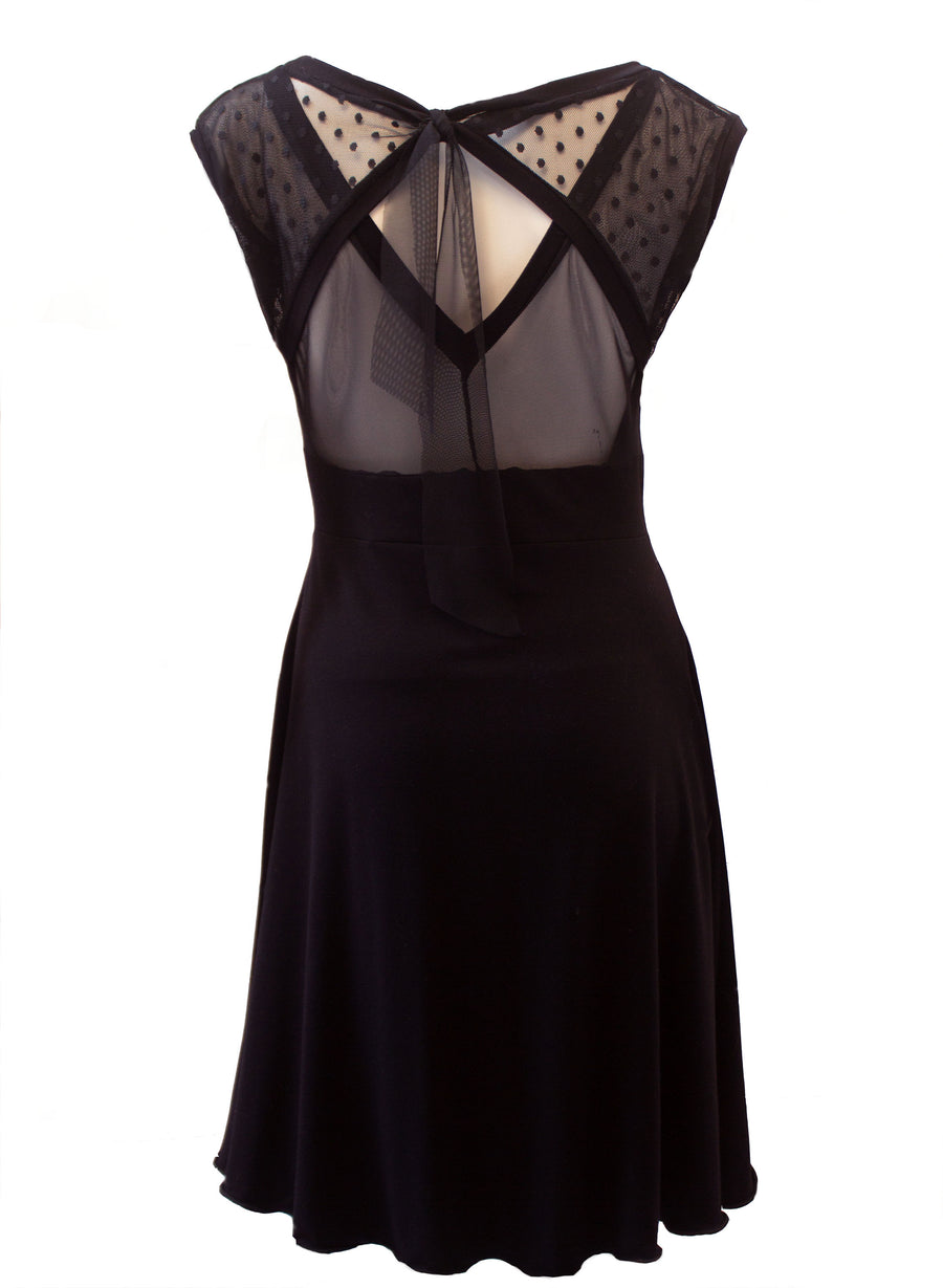 ROBE NOIRE AU HAUT ET DOS TRANSPARENT