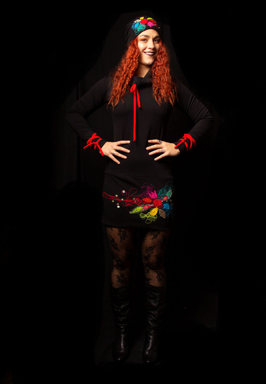 TUQUE BRODÉE NOIRE ET ROUGE