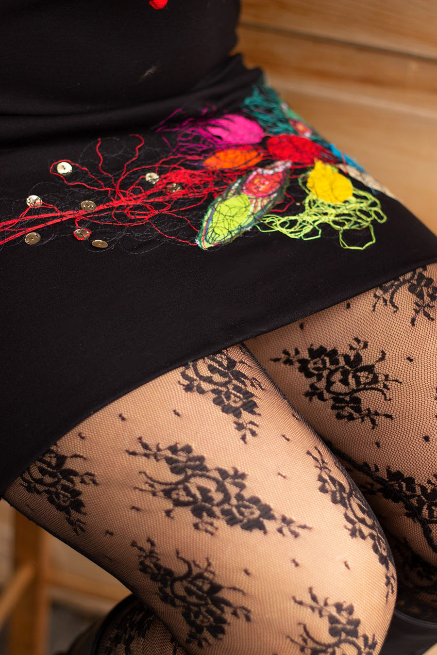 ROBE-TUNIQUE BRODÉE AUX HANCHES APPLIQUÉ ROUGE