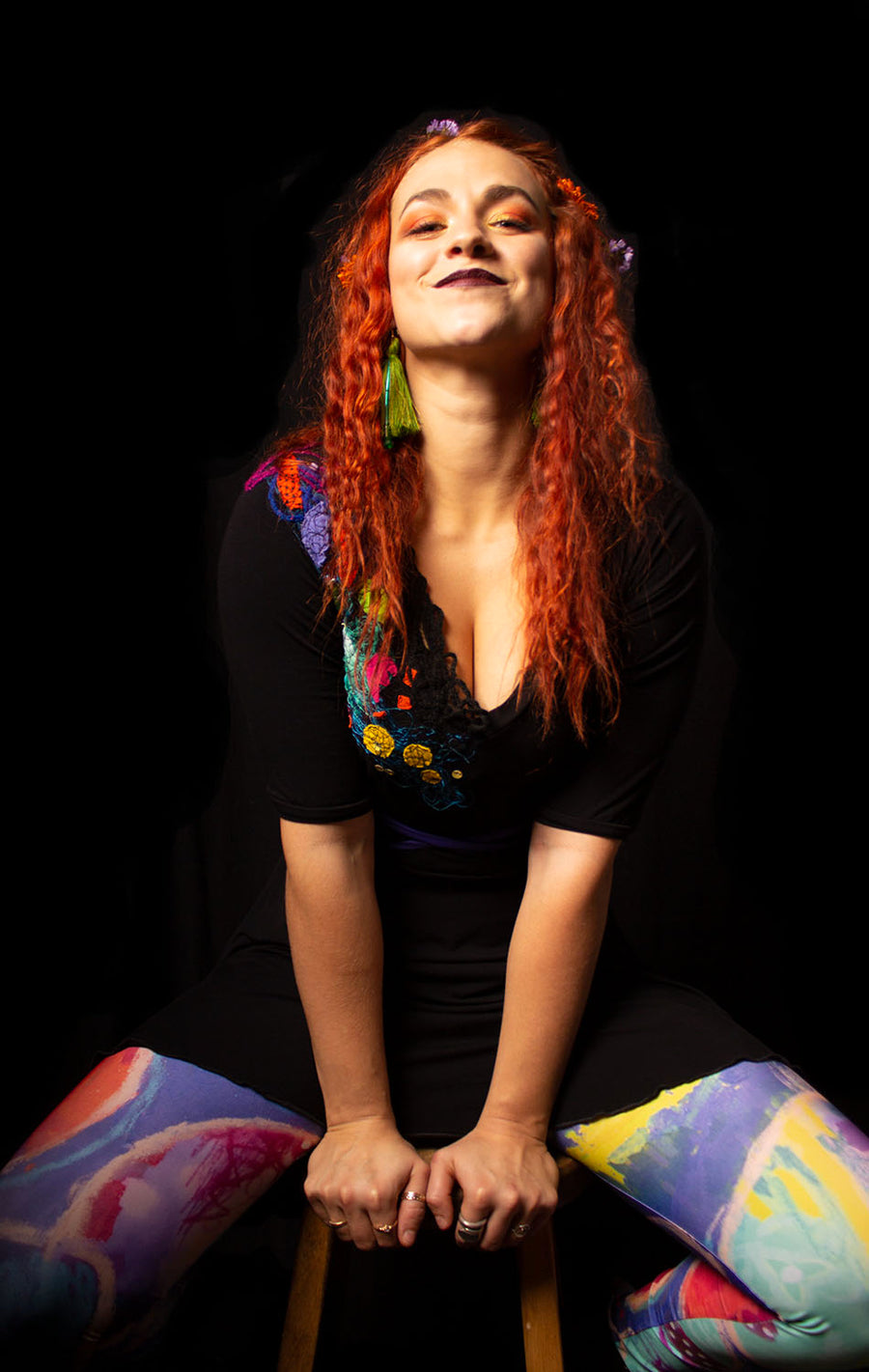 ROBE NOIRE APPLIQUÉS ORANGÉS