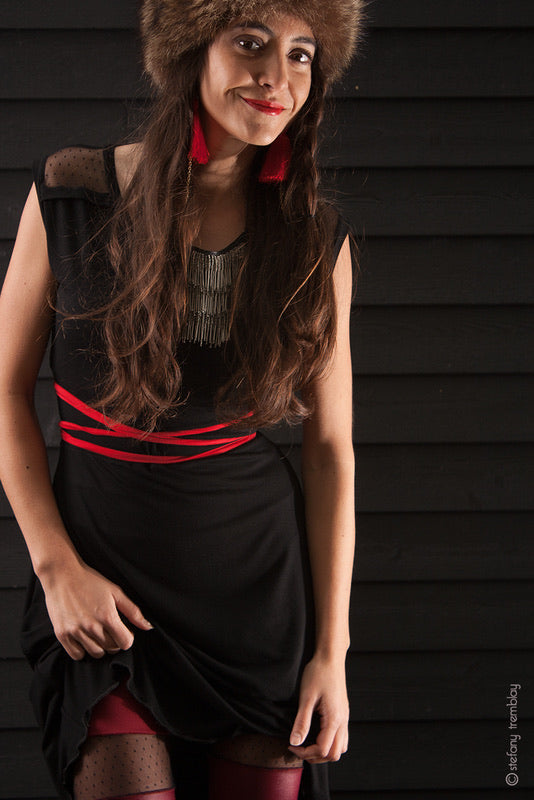 ROBE NOIRE AU HAUT ET DOS TRANSPARENT